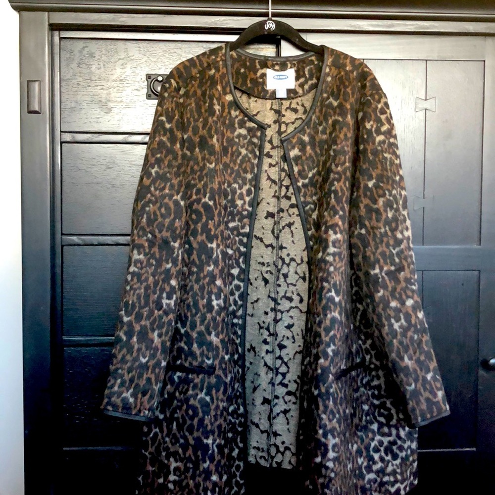NEW Old Navy adorable animal print jacket XXL
Lot 8